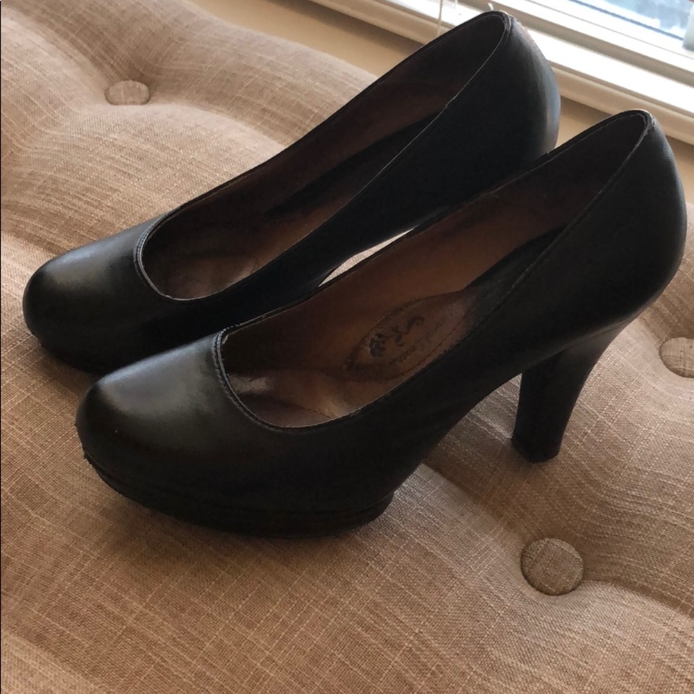Sofft black pumps. Size 7.5.